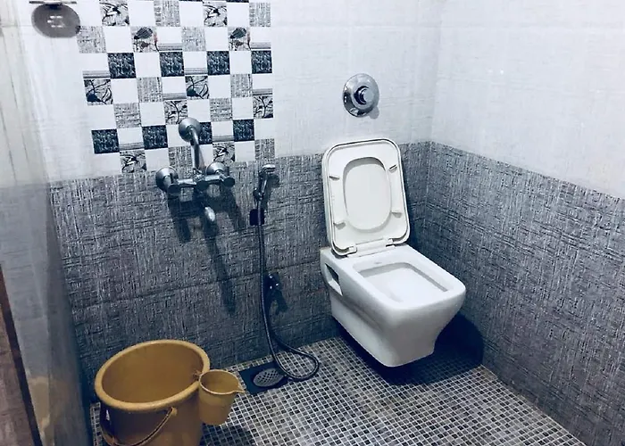 מלון Nagu Palace קונדפור